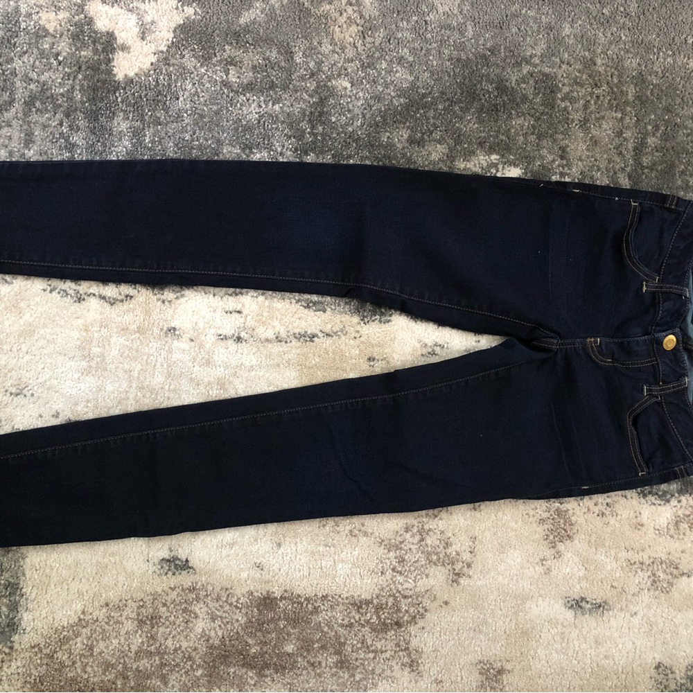 American eagle jeans. Like new. No damage. Smoke free pet free home.